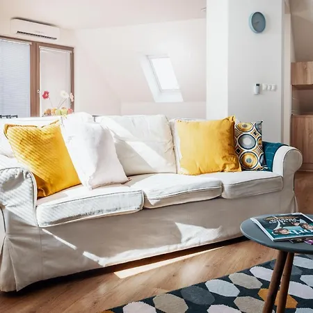 Short By Ambiente Bratislava