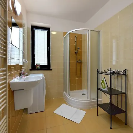 Short By Ambiente Bratislava