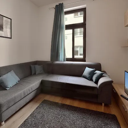 Short By Ambiente Bratislava