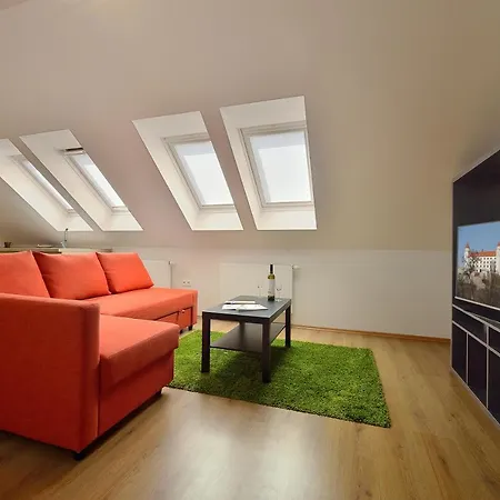 Short By Ambiente Bratislava