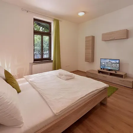 Short By Ambiente 3* Bratislava