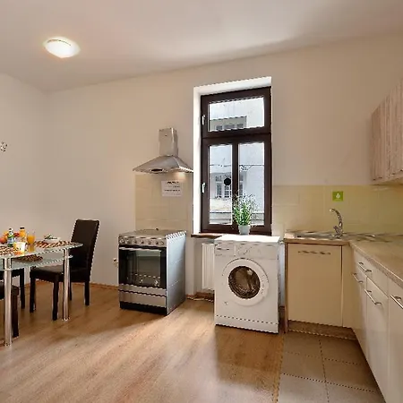 Short By Ambiente Bratislava